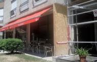 Assaltantes arrombam porta de pastelaria de Braga com carrinha e levam máquina de tabaco
