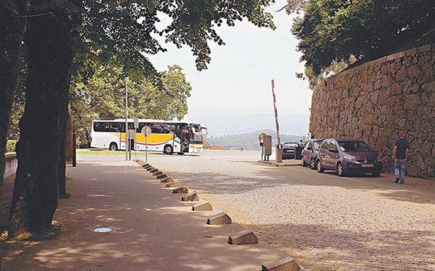 Agora são os carros a pagar 1 euro para estacionar no Bom Jesus; decisão condenada nas redes sociais