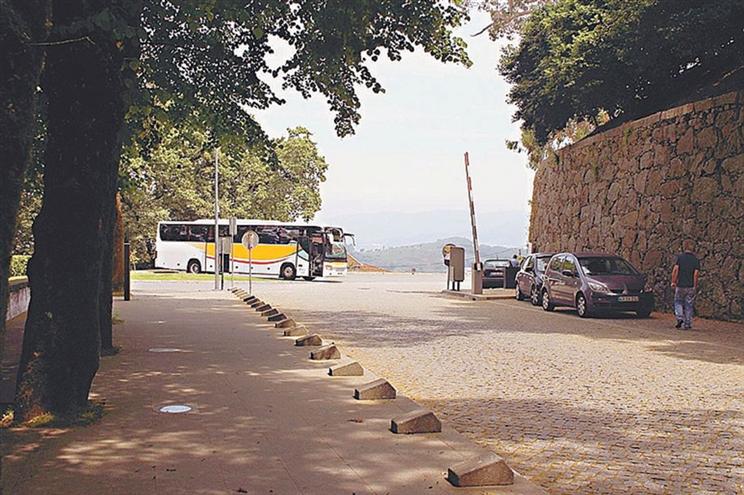 Agora são os carros a pagar 1 euro para estacionar no Bom Jesus; decisão condenada nas redes sociais