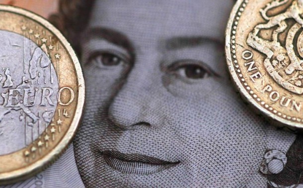 Brexit: Libra cai para valor mais em 31 anos