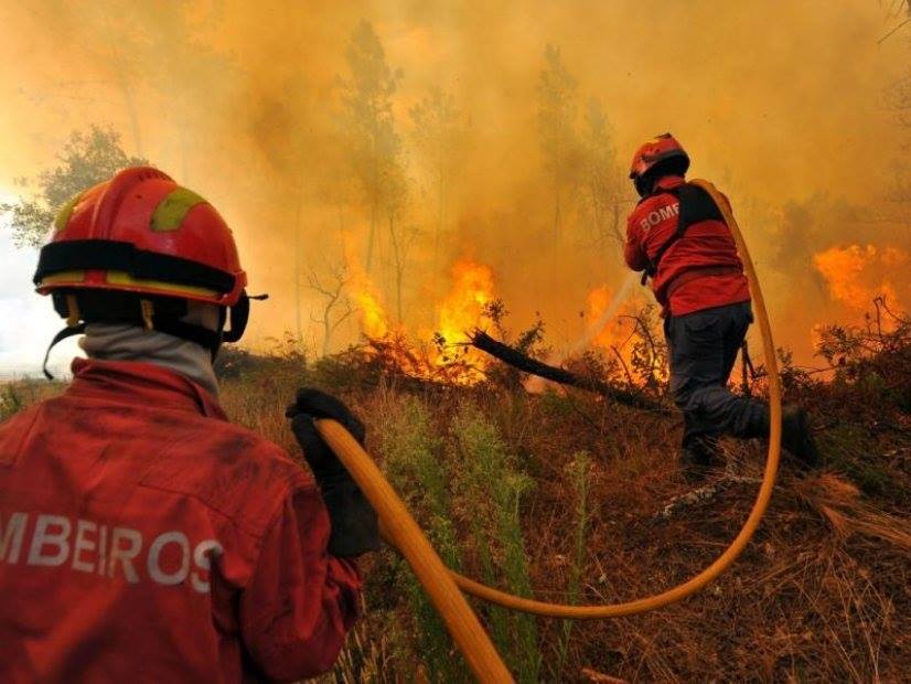 Chamas ameaçam casas em Esqueiros, Vila Verde