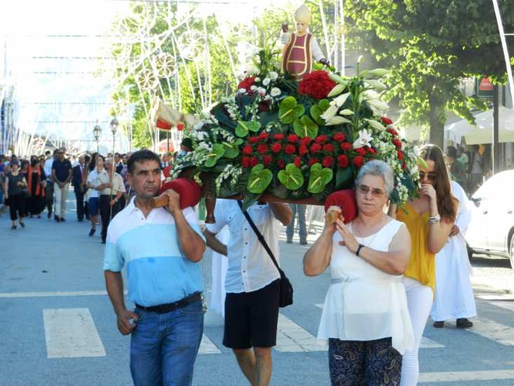 Procissão em Terras de Bouro encheu as ruas da vila