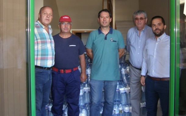 Santa Casa de Vila Verde e empresas doam água e alimentos aos Bombeiros de Vila Verde; Populares também ajudam