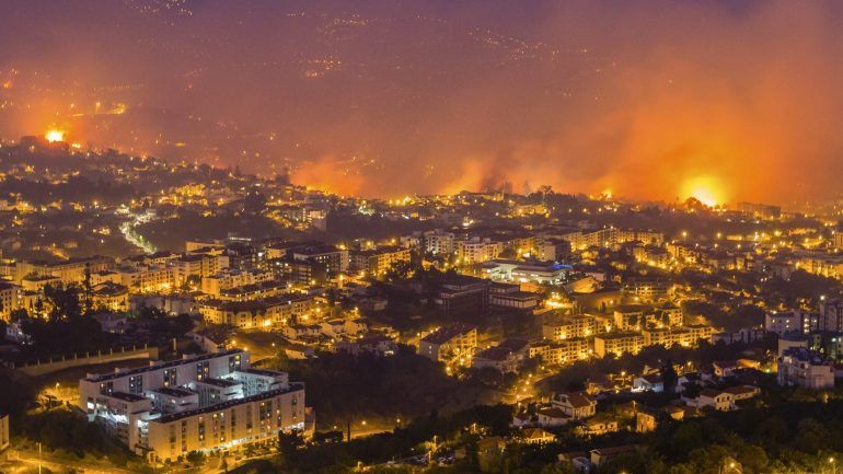 Madeira: três mortos, mil deslocados, shopping e hotel de 5 estrelas destruídos