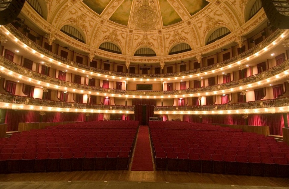 Braga: Pai da criança que caiu no fosso do Theatro Circo em 2010 pede 147 mil euros de indemnização
