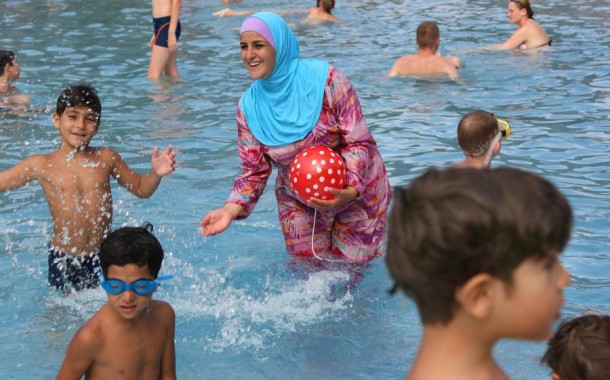 Fato de banho islâmico, o já célebre ‘burkini’, proibido em 13 municípios de França