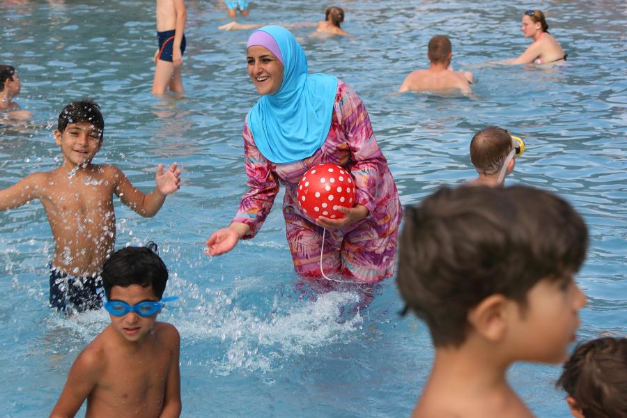 Fato de banho islâmico, o já célebre ‘burkini’, proibido em 13 municípios de França