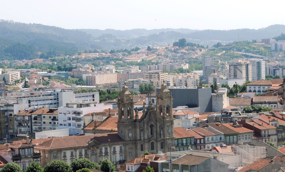 O Sol também se paga: Boa exposição solar e terraço podem agravar IMI; decreto-lei entrou em vigor esta-terça-feira