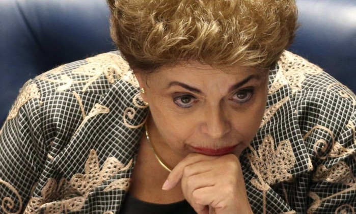 Dilma alerta para “golpe parlamentar” e culpa “boicote” pela crise no Brasil