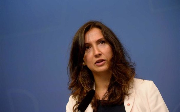 Ministra da Educação sueca demite-se depois de apanhada a conduzir com álcool