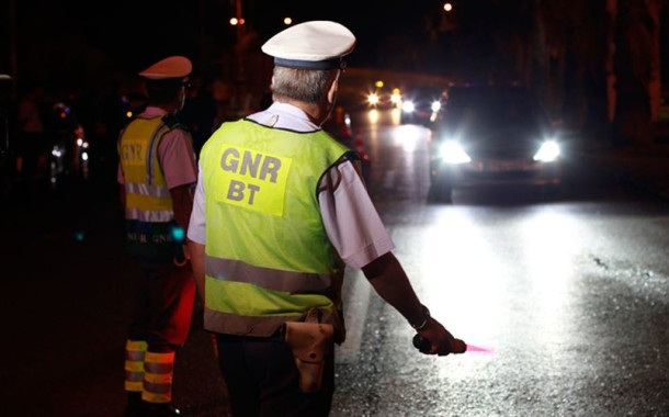 GNR deteve 411 pessoas na última semana, 179 por condução sob o efeito do álcool e 35 por tráfico de droga