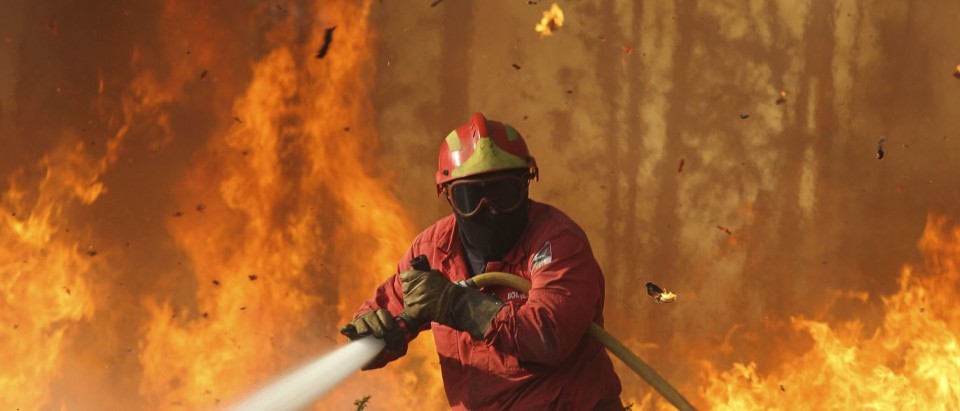 Mais de uma dezena de fogos lavram no distrito de Braga