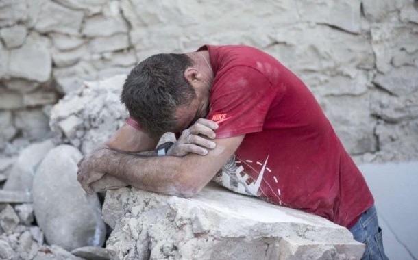 Sobe para 247 número de mortos no sismo em Itália
