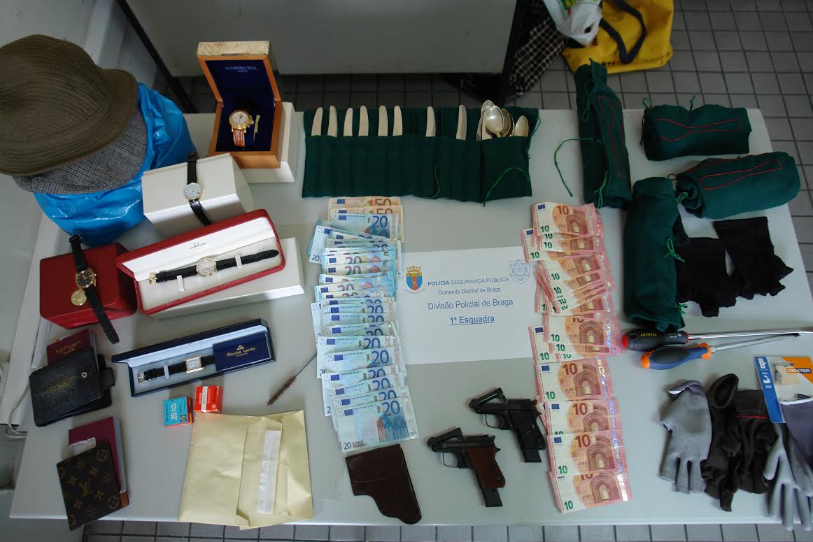 Estrangeiro detido por assalto a casa no centro de Braga; Dois cúmplices em fuga