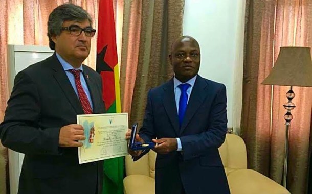 Associação Portuguesa de autarcas monárquicos homenageou Presidente da Republica da Guiné-Bissau