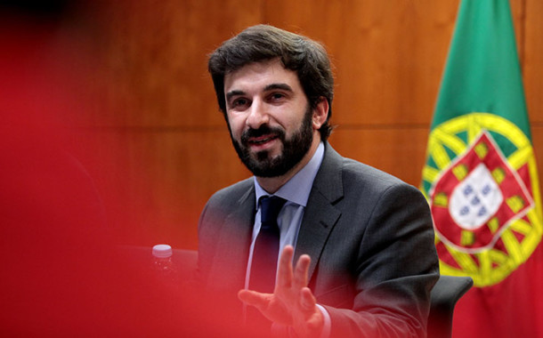 Ministério da Educação quer ‘oferecer’ manuais para todo o 1º ciclo a partir de 2017