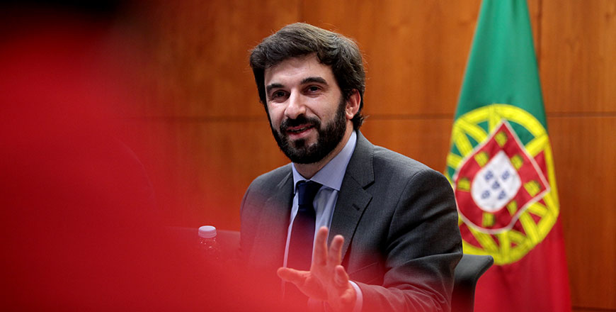 Ministério da Educação quer ‘oferecer’ manuais para todo o 1º ciclo a partir de 2017