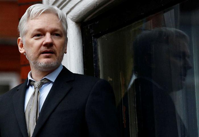 Wikileaks: Julien Assange pode entregar-se aos Estados Unidos