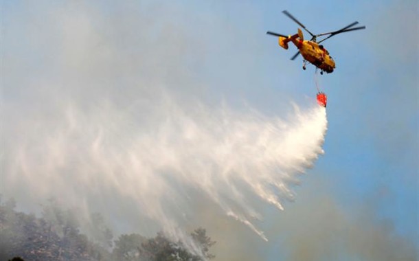Dois meios aéreos combatem fogos florestais em Braga e Póvoa de Lanhoso