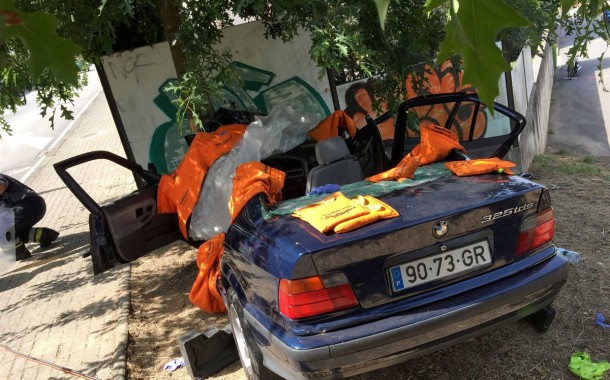 Bombeiro de Vila Verde desencarcerado por colegas dos ‘Sapadores’ de Braga após despiste