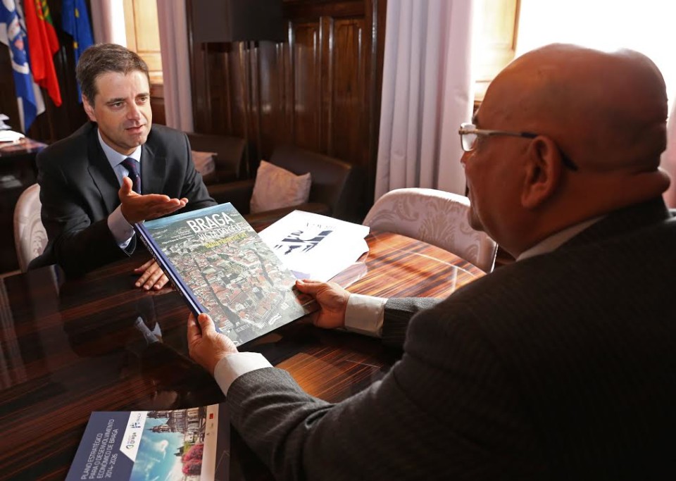 Presidente da Associação Brasileira de Energias Alternativas em Braga para abrir portas à cooperação