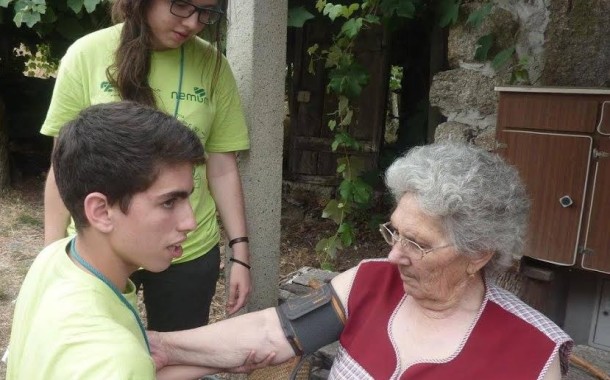 Futuros médicos da UMinho apoiam idosos isolados da Peneda-Gerês