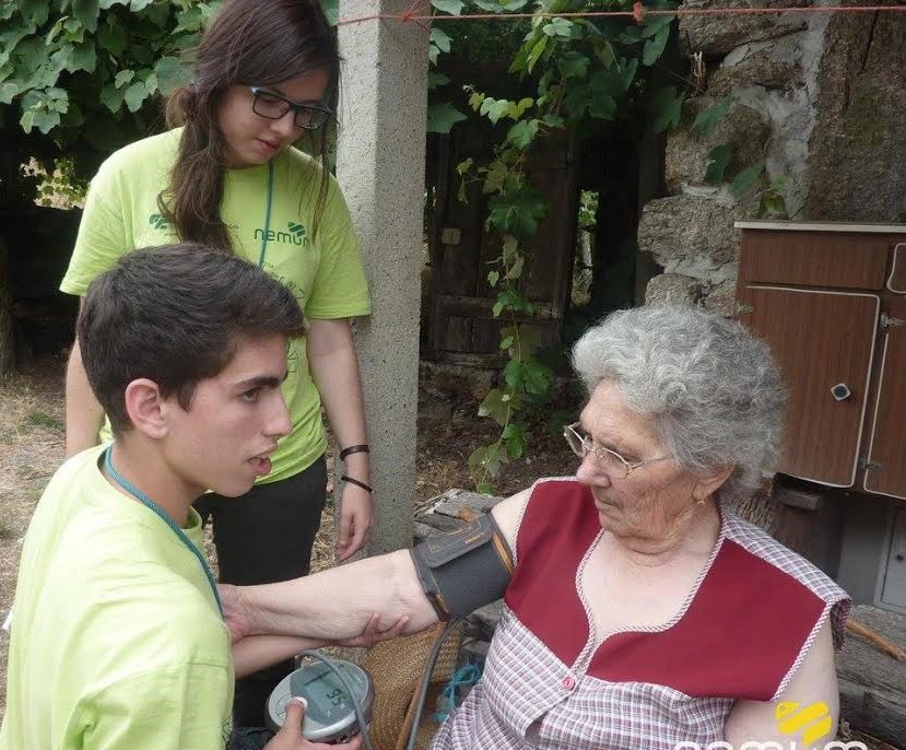 Futuros médicos da UMinho apoiam idosos isolados da Peneda-Gerês