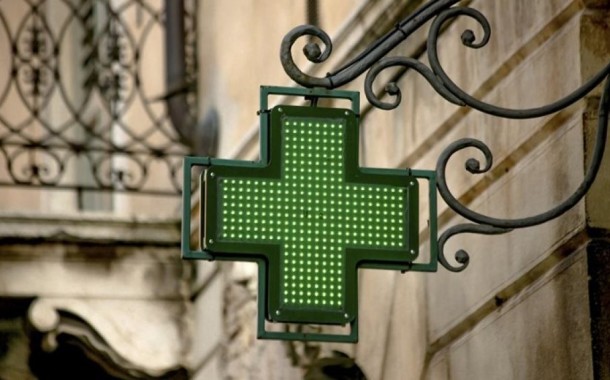 Duas farmacêuticas e quatro médicos acusados de burla de 1,5 milhões ao Ministério da Saúde; uma das farmácias é de Prado