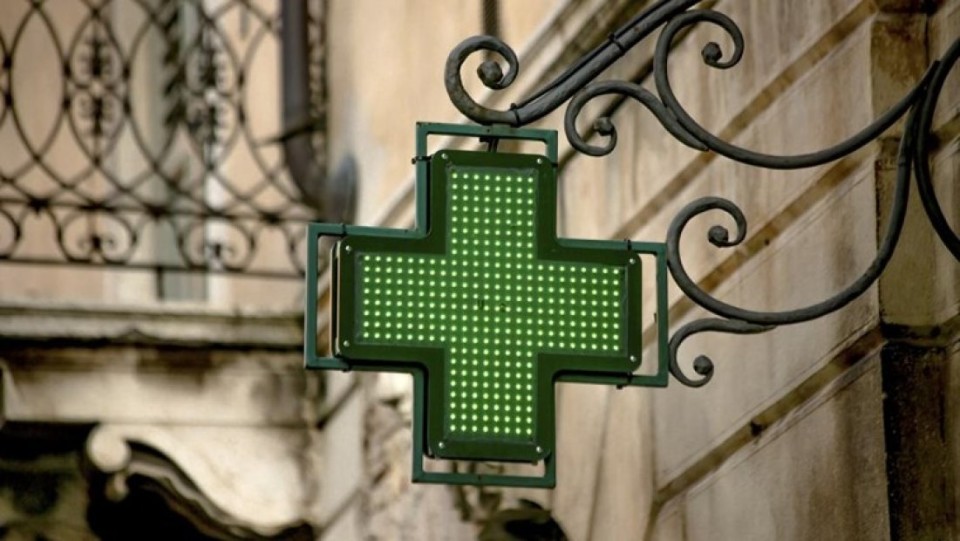 Duas farmacêuticas e quatro médicos acusados de burla de 1,5 milhões ao Ministério da Saúde; uma das farmácias é de Prado