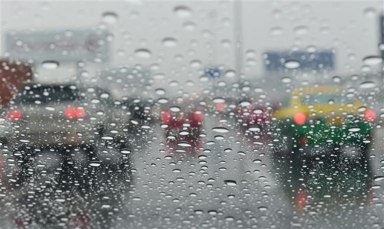 Temperaturas descem no domingo e chuva continua