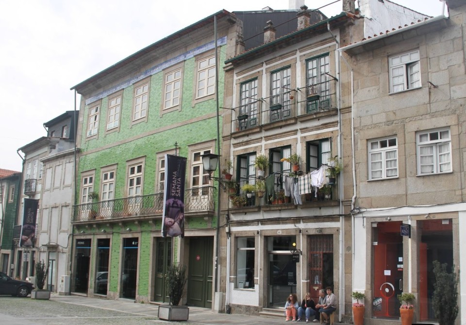 Braga: Dois jovens detidos por agressão a proprietário de funcionários de bar da zona da Sé