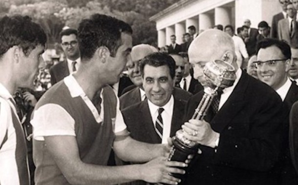 Sporting de Braga presta caução para evitar venda da Taça de 1966