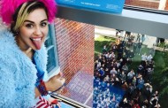 Miley Cyrus faz campanha por Hillary Clinton em Universidade