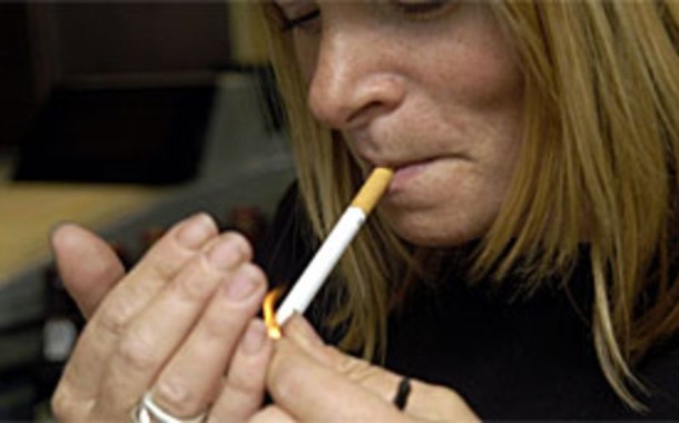Consumo de tabaco cai 5%, mas aumentam mulheres fumadoras e com cancro de pulmão