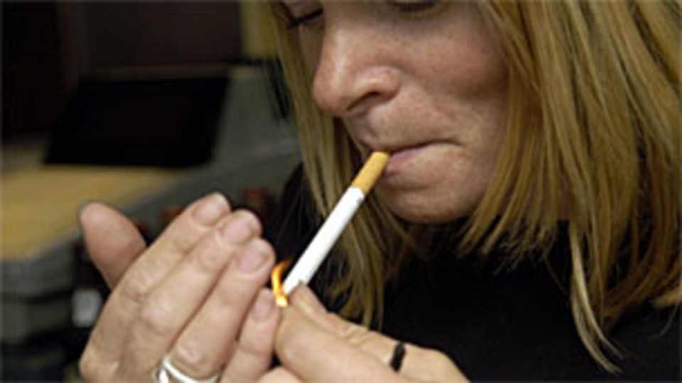 Consumo de tabaco cai 5%, mas aumentam mulheres fumadoras e com cancro de pulmão