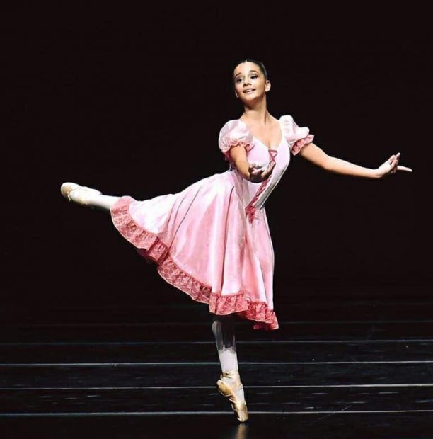 Jovem bailarina Lara Machado apurada para a final do Youth America Grand Prix