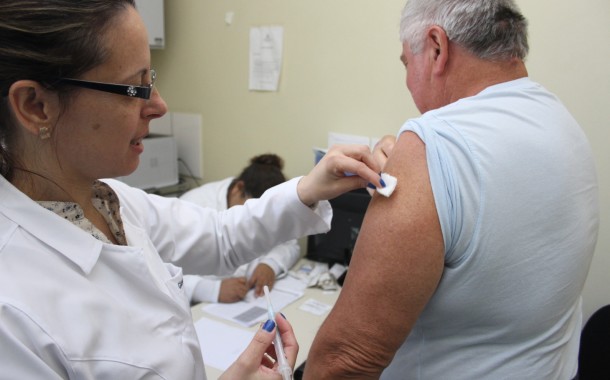 Vacina contra a gripe gratuita para quem tem mais de 65 anos