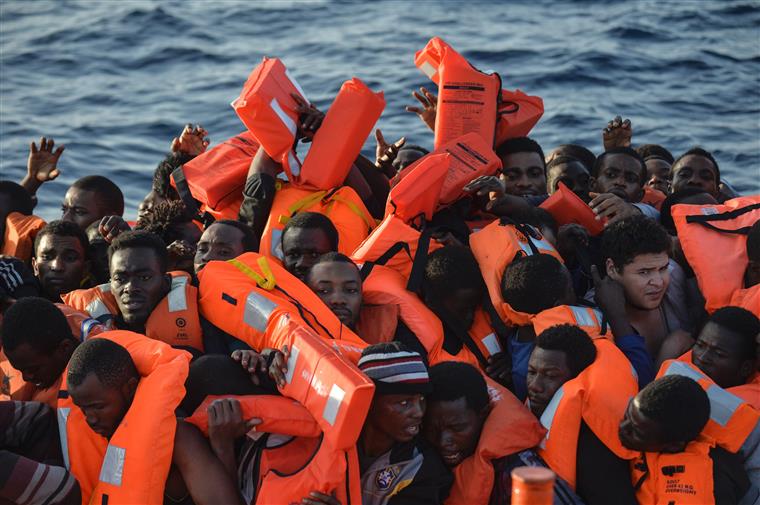 Amnistia Internacional acusa polícia italiana de torturar refugiados