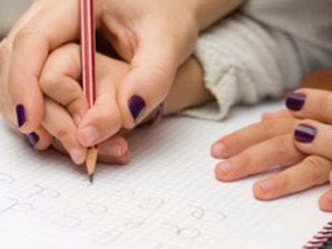 Pais de alunos em Espanha iniciam greve de um mês aos trabalhos de casa