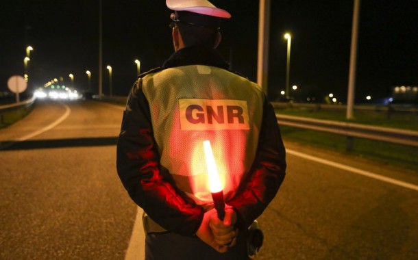 GNR regista 99 detenções e 1445 infracções no fim-de-semana
