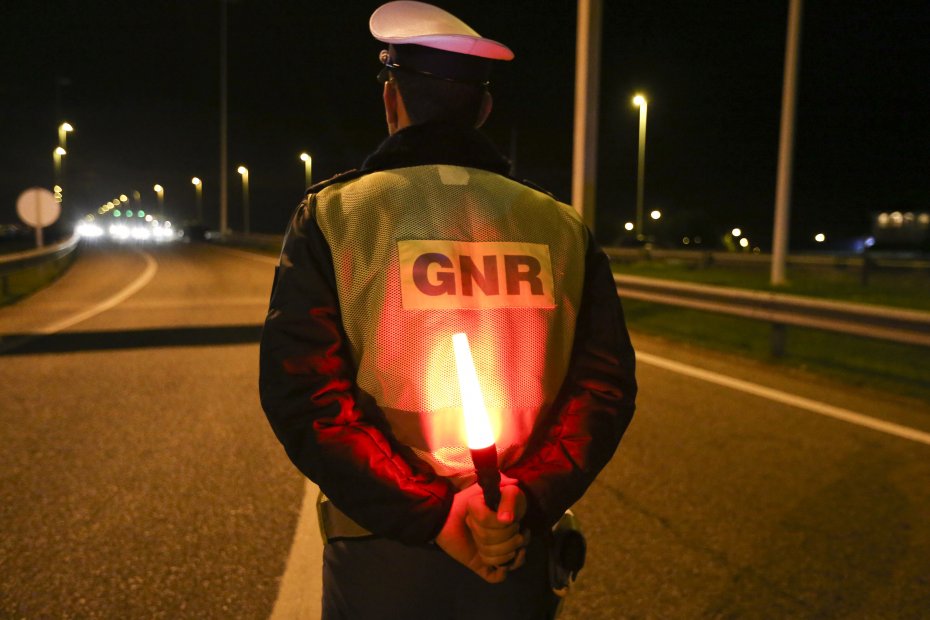 GNR regista 99 detenções e 1445 infracções no fim-de-semana
