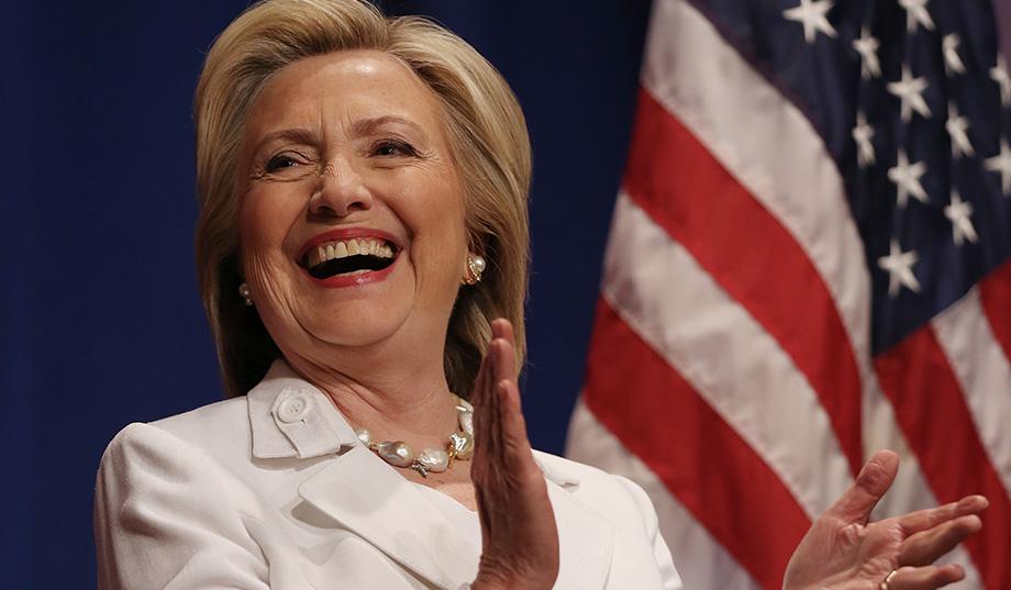 USA: Hillary Clinton lidera sondagens mas por pouco