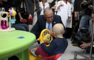Marcelo promove vacina da gripe e leva afectos aos meninos do IPO de Lisboa