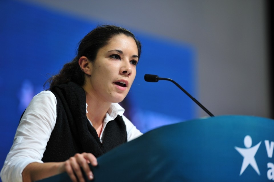 Joana Mortágua (BE) defende medidas para maior espaço de decisão nas escolas públicas