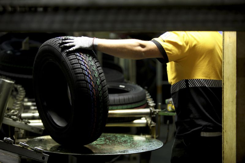 Vendedores de pneus sem rótulo arriscam multa até 25 mil euros a partir de 6.ª feira