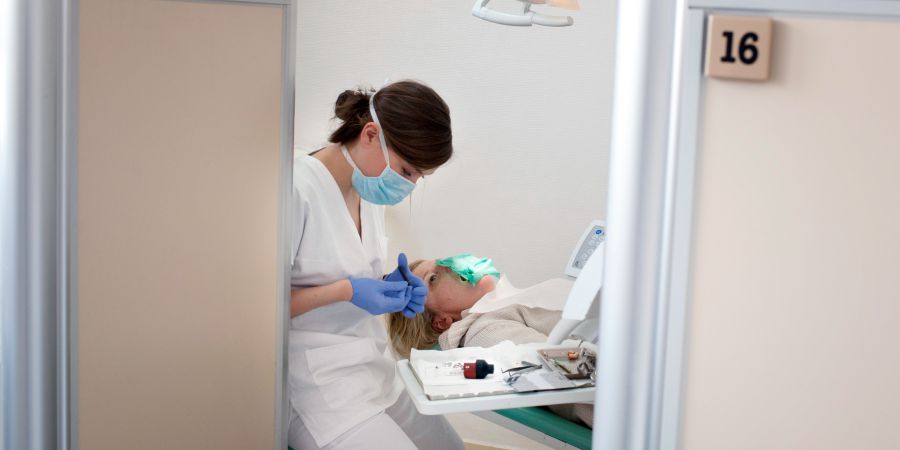 IVA sobre implantes dentários é sempre de 6%, esclarece o Fisco