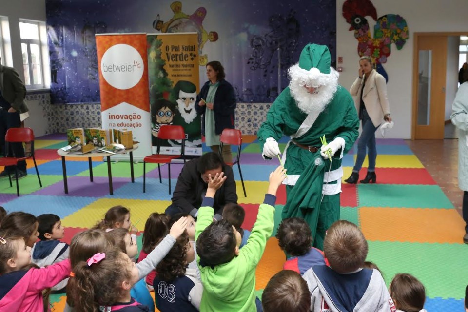 Câmara de Braga edita ´O Pai Natal Verde´ para sensibilizar crianças a adoptarem comportamentos ambientalmente responsáveis