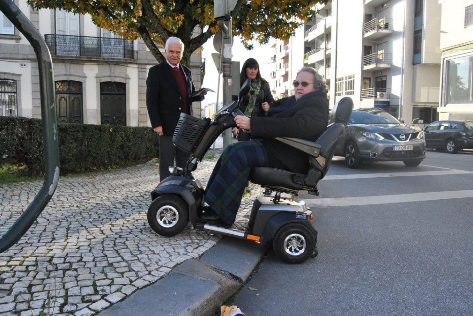 Freguesia de S. Lázaro alerta Câmara de Braga para barreiras aos scooters de mobilidade