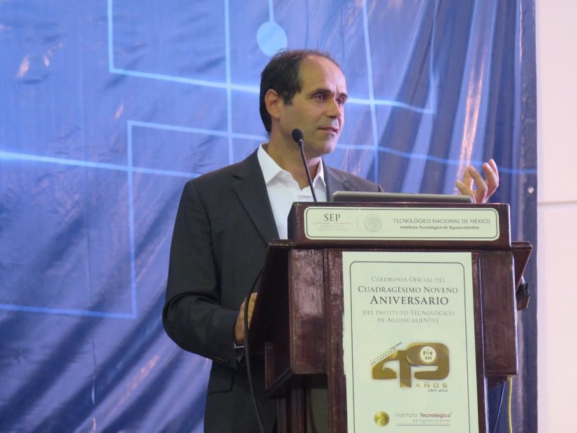 Álvaro Rocha orador em conferência na Índia sobre sistemas de informação hospitalares