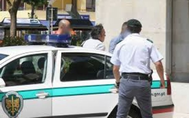 ‘Ataca’ viatura da GNR de Vila Verde e acaba detido e internado compulsivamente em Barcelos